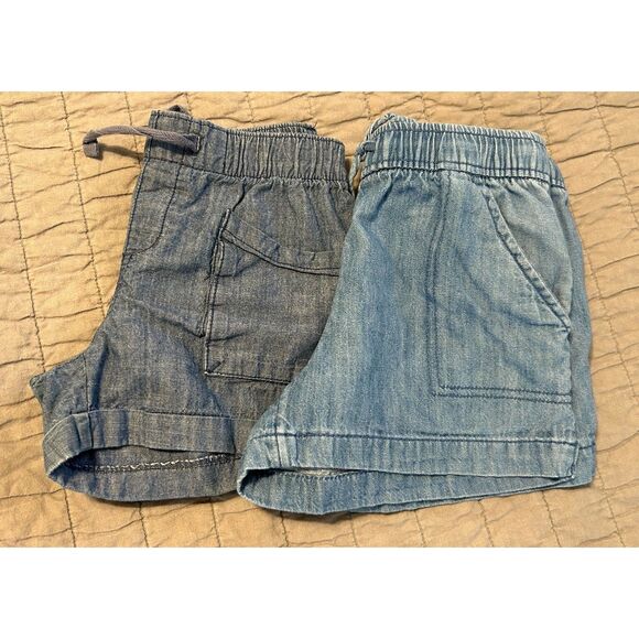 Lot of 2 Old Navy Girl's Denim Shorts Size Medium Dark & Medium Wash 100% Cotton - Picture 1 of 6